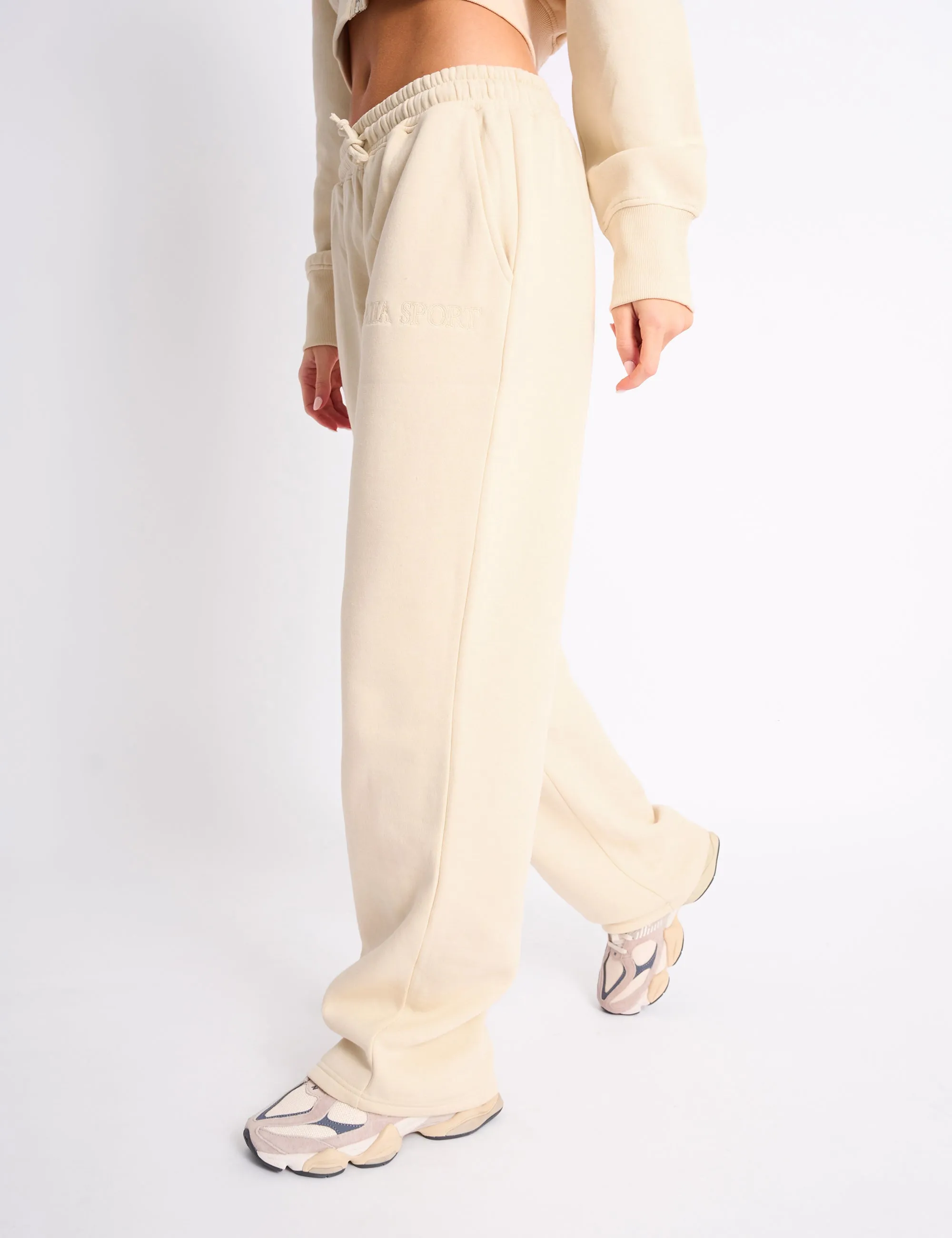 Kaiia Sport Wide Leg Joggers Buttercream